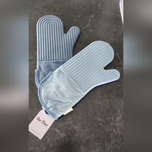 Our Place Sky Blue Silicone Oven Mitt